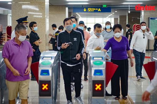 Metro Hà Nội bác bỏ tin đồn đóng cửa ga Cát Linh-Hà Đông nếu khách quá đông