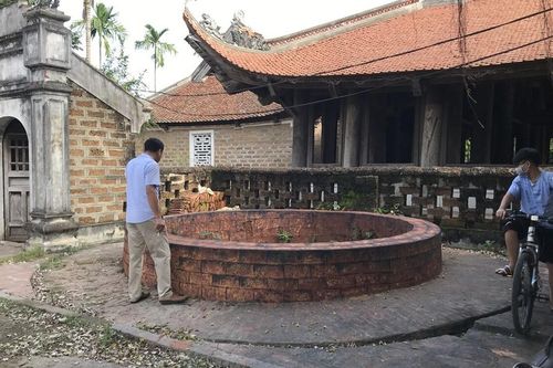 Đoàn phim tô trát, xâm phạm giếng cổ ở Hà Nội để quay phim Tết khiến dân tình bức xúc