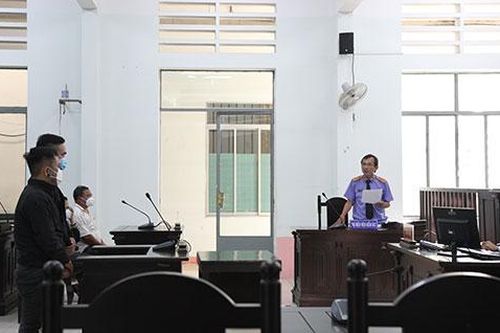 Đốt quán người xích mích với vợ mình