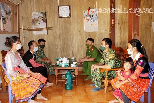 'Ngọn lửa' dưới chân núi Pha Luông