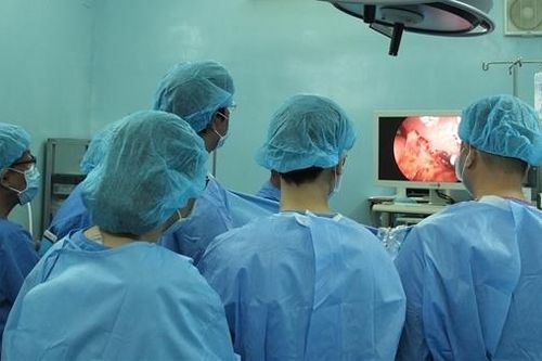 Tử vong vì hóc thịt trâu, càng cua do đến viện muộn