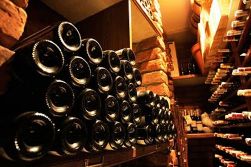 Vì sao đáy chai rượu vang lại lõm, có phải đáy càng lõm rượu càng ngon?