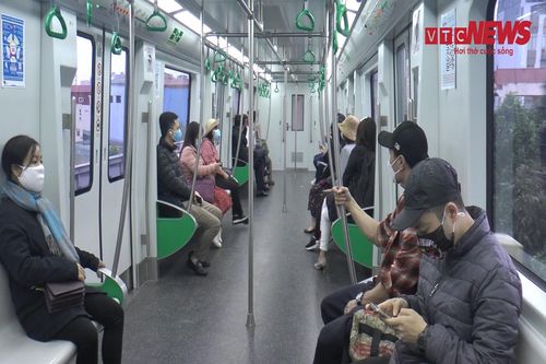 Ngày đầu người Hà Nội đi làm bằng tàu Cát Linh - Hà Đông