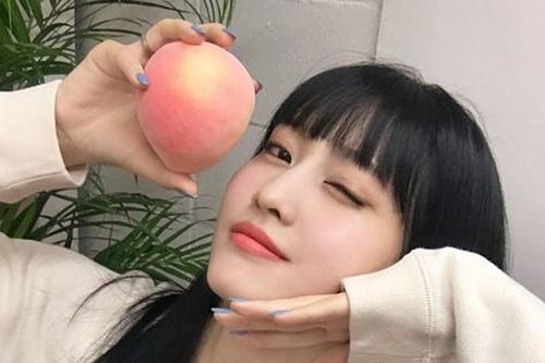 Sinh nhật mình nhưng lại tặng quà fan: Momo TWICE khéo léo đánh bật chỉ trích 'tông điếc'