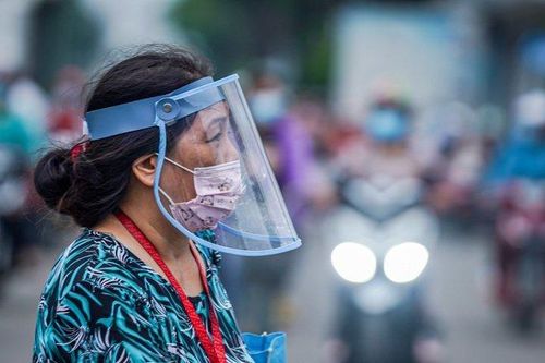 Lãnh đạo TP.HCM yêu cầu hoàn tất chi trả tiền hỗ trợ giữa tháng 11