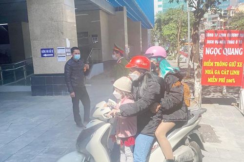 Quận Đống Đa: Tổ chức trông xe miễn phí cho người dân tham gia trải nghiệm tàu điện Cát Linh - Hà Đông