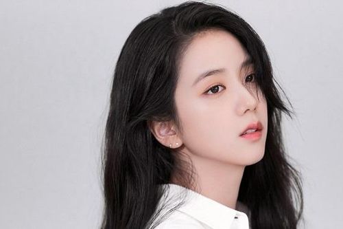 Jisoo Blackpink xứng danh 'tình đầu quốc dân' trong ảnh phim mới