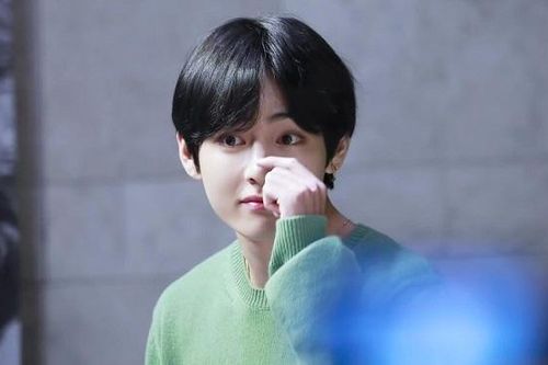 V BTS khiến bạn bè sửng sốt trong lần rủ về nhà ngủ