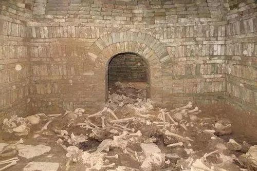 Mở lăng mộ khủng, lộ bí mật kinh hoàng 80 hài cốt 'ngoại lai'