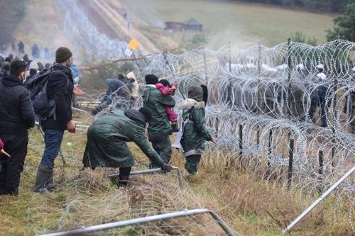 Căng thẳng biên giới Ba Lan - Belarus, NATO vào cuộc ngăn người di cư