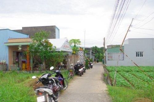 Lấy mũ bảo hiểm đánh cha bất tỉnh rồi tưới xăng đốt