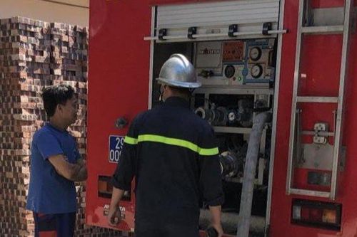 Cháy nhà 5 tầng, 1 người đàn ông tử vong