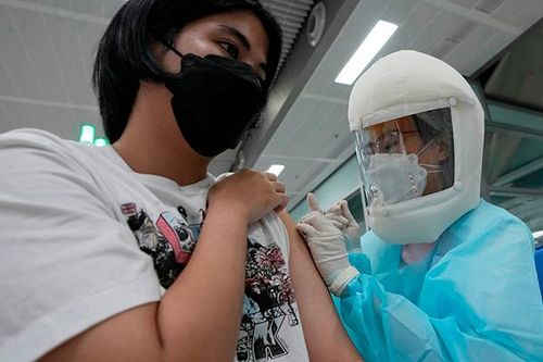 Covid-19: Nhật đón tin vui sau hơn 1 năm, Anh bổ sung vắc xin của TQ, Ấn Độ