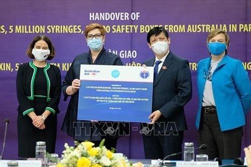 Tiếp nhận dây chuyền lạnh, vật tư tiêm chủng do Australia và UNICEF hỗ trợ