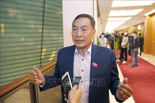 Tận dụng cơ hội, khắc phục thách thức, lựa chọn cán bộ có đủ năng lực, phẩm chất