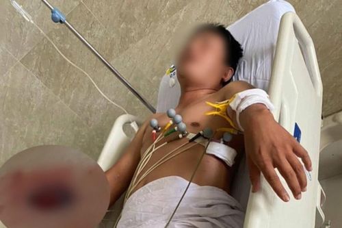 Đối phương bắn chỉ thiên, người đàn ông vẫn túm áo thách 'bắn đi' rồi nhập viện với 4 phát đạn