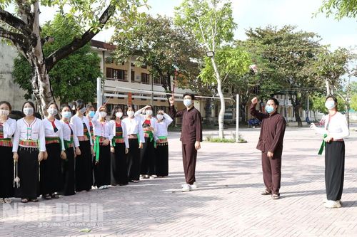 Bảo tồn văn hóa dân tộc Mường qua hoạt động ngoại khóa