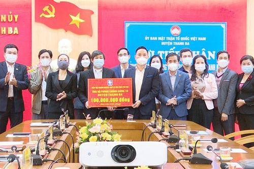 Huyện Thanh Ba tiếp nhận 210 triệu đồng và vật tư y tế ủng hộ công tác phòng, chống dịch COVID-19