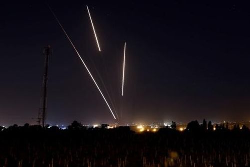Israel bắn phá kho vũ khí nghi của Iran ở Syria