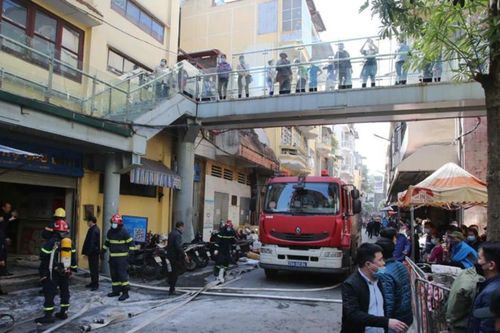 Dập tắt đám cháy ở khu vực chợ Cầu Đông, quận Hoàn Kiếm