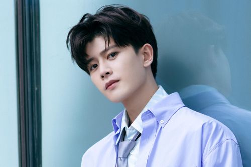 Nam diễn viên suýt đánh mất sự nghiệp vì công khai có vợ con