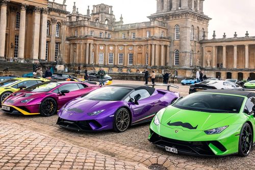 Hơn 200 chiếc Lamborghini xuất hiện tại sự kiện Movember ở London
