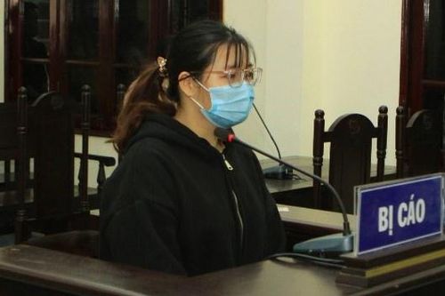 Nữ sinh nhét giẻ vào miệng trẻ lĩnh 21 tháng tù
