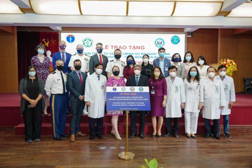 Tiếp nhận máy giải trình tự gene do Mỹ trao tặng