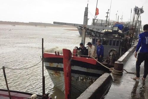 Cứu vớt một người nước ngoài trên biển Phú Yên