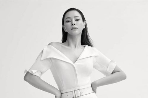 Hoa hậu Honey Lee sắp kết hôn với bạn trai ngoài ngành giải trí