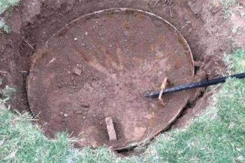 Góp tiền mua nhà mới, người đàn ông 'lãi to' khi phát hiện căn hầm bí mật