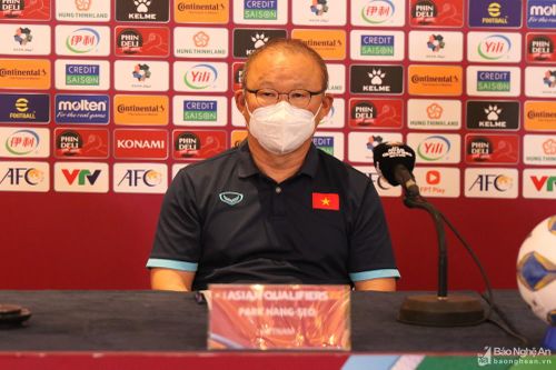 HLV Park Hang-seo: ĐT Việt Nam sẽ cố gắng ghi bàn và có điểm ở trận đấu ngày mai