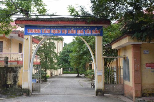 Đình chỉ sinh hoạt Đảng với Giám đốc Trung tâm dịch vụ bán đấu giá tài sản tỉnh Yên Bái