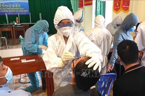 Ấm tình tương thân tương ái của đồng bào vùng cao chống dịch COVID-19
