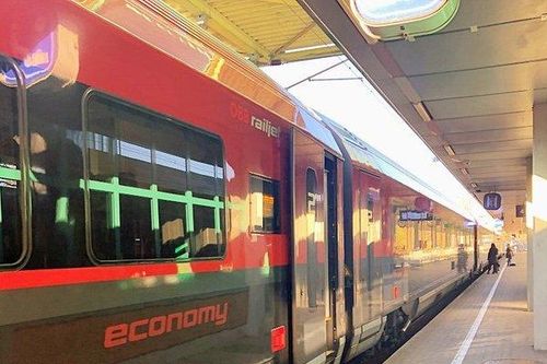 Không đi máy bay, Bộ trưởng Khí hậu Áo đi tàu hơn 2.000 km dự COP26