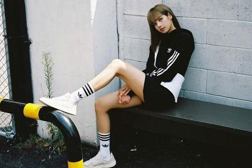 Những idol Kpop Gen 3 'dậy thì thành công': Lisa ngày càng xinh đẹp, Somi và Nancy 'lột xác'