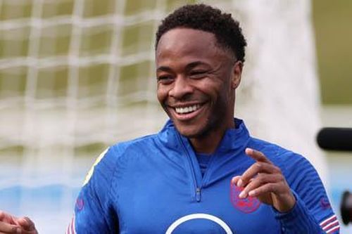 Pep sẵn sàng 'nhường' Sterling cho Barca