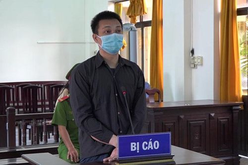 13 năm tù cho kẻ 'ngáo đá' dùng dao đâm trọng thương cán bộ Công an