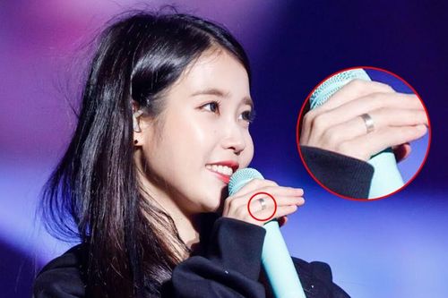 Phát hiện IU đeo nhẫn đôi, fan 'đoán già đoán non' về người tình của nữ ca sĩ
