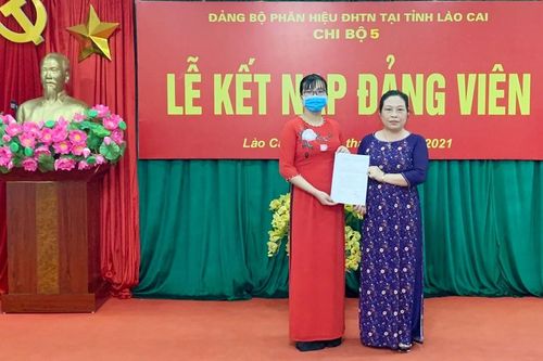 Tạo nguồn kết nạp đảng viên là học sinh, sinh viên