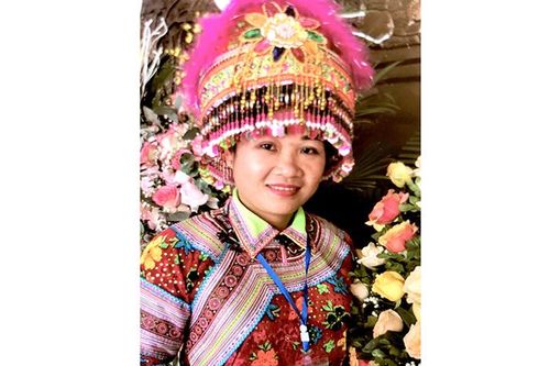 Nữ Trưởng thôn người Mông tiêu biểu