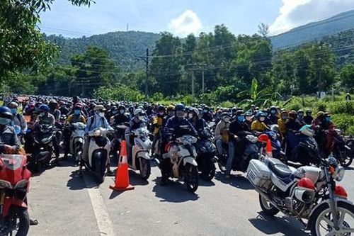 Tìm 'kế sinh nhai' cho hàng chục nghìn người từ vùng dịch trở về Thừa Thiên Huế