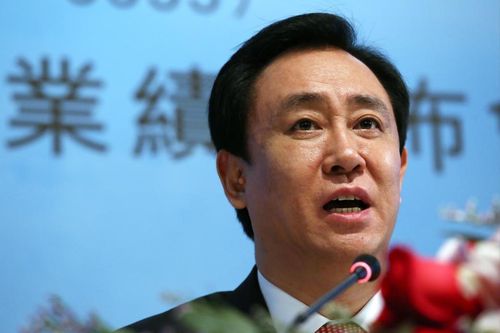 Vì sao tỷ phú Hứa Gia Ấn cần bỏ tiền túi trả nợ cho China Evergrande?