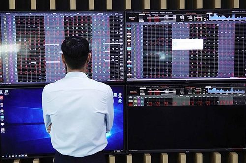 Nhiều cổ phiếu VN30 bị bán mạnh, VN-Index mất hơn 2 điểm