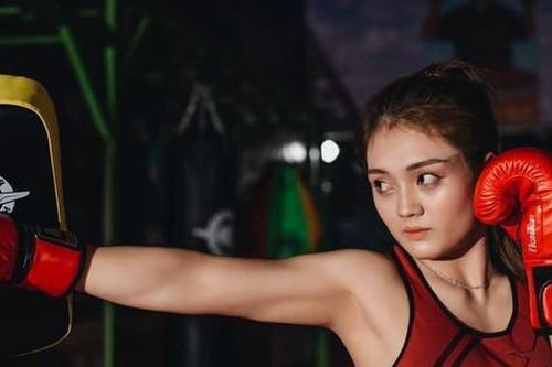 Nữ vận động viên kickboxing đẹp như hotgirl và câu chuyện đến với võ thuật