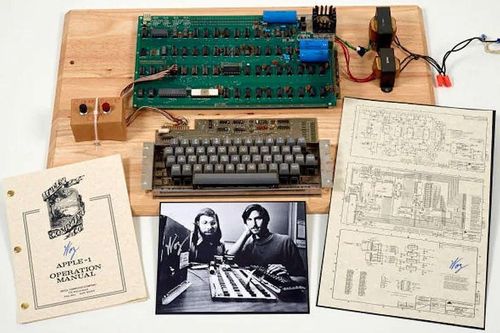 Máy tính Apple-1 siêu hiếm được bán đấu giá