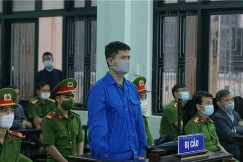 Đình chỉ xét xử tội 'hiếp dâm', cựu bác sĩ tại Huế nhận án phạt 5 năm 2 tháng tù giam