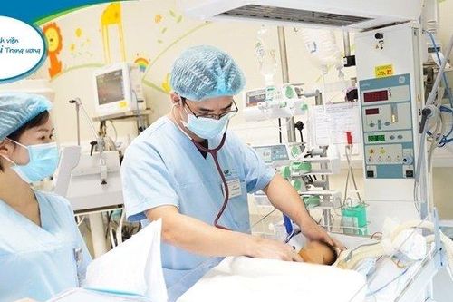 Kỳ tích cứu sống 2 bé sơ sinh có tạng 'chạy ngược' lên lồng ngực