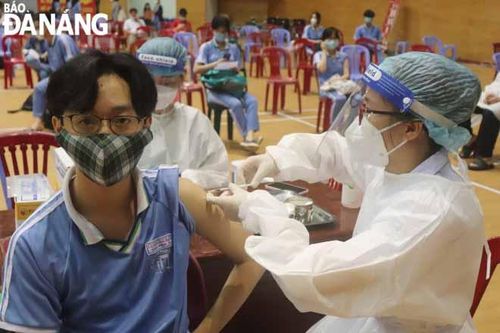 Hoãn tiêm vắc-xin phòng Covid-19 cho học sinh, học viên lớp 8, 9