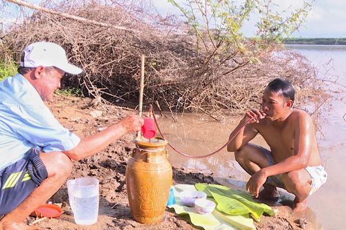 Tập tục tắm sông Ba 'xả xui' của người Jrai